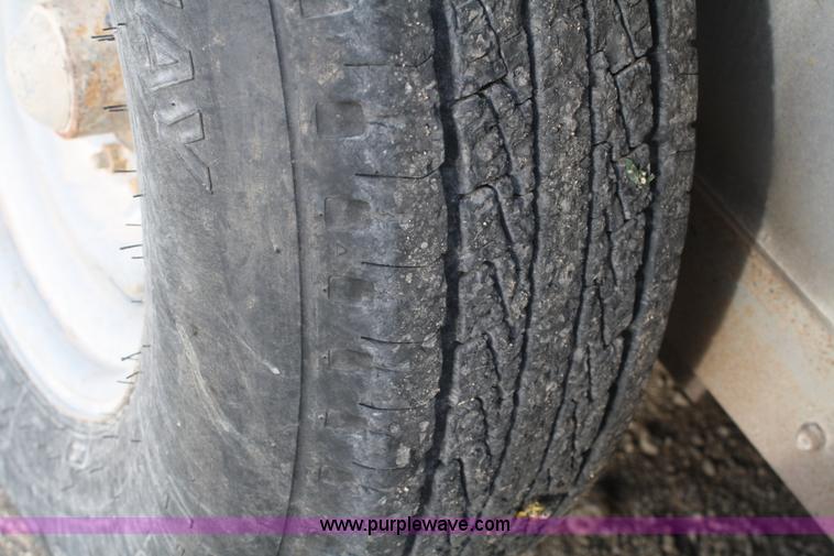 image for item 4764 1994 Barrett aluminum stock trailer