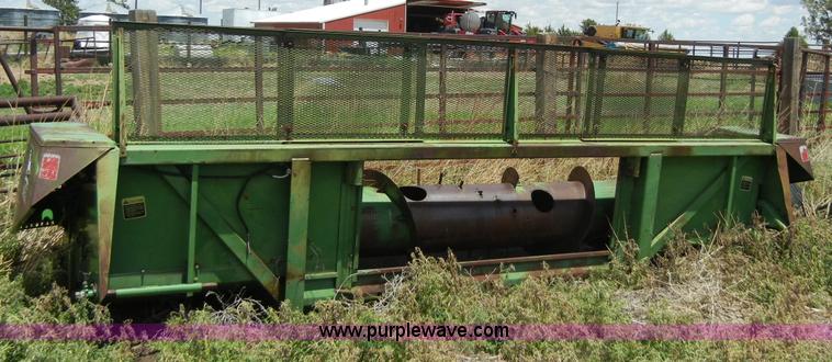 image for item 5122 John Deere 653A row crop head