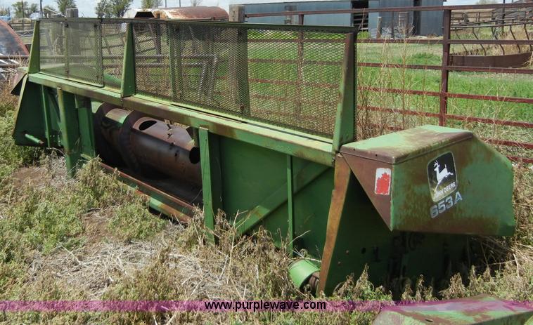 image for item 5122 John Deere 653A row crop head