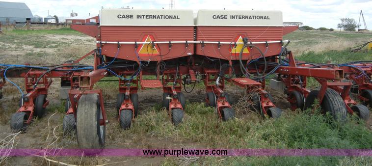 image for item 5124 Case 900 12 row planter