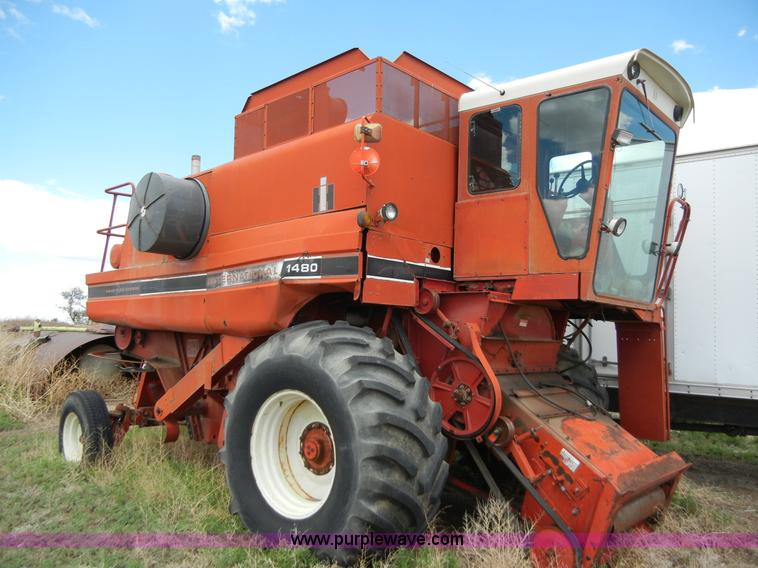 image for item 5128 International Harvester 1480 combine