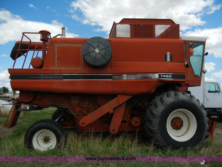 image for item 5128 International Harvester 1480 combine