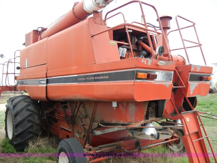 image for item 5128 International Harvester 1480 combine