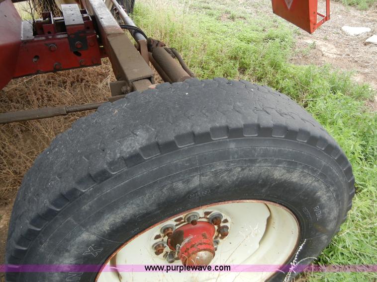 image for item 5128 International Harvester 1480 combine