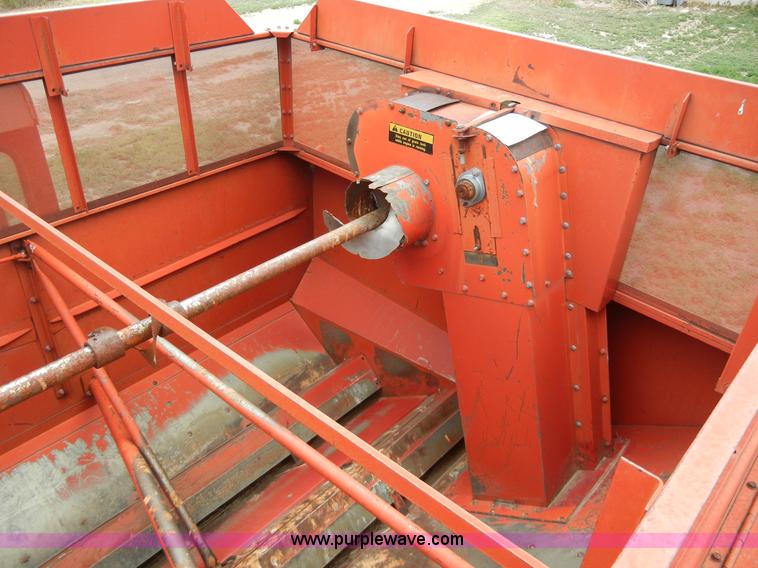 image for item 5128 International Harvester 1480 combine