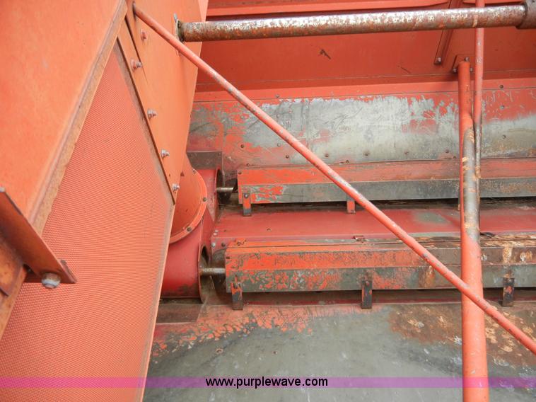 image for item 5128 International Harvester 1480 combine