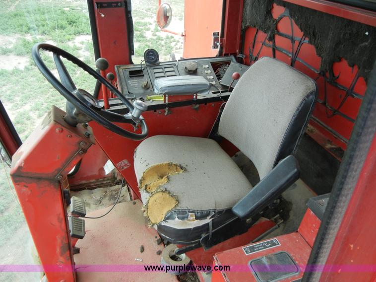 image for item 5128 International Harvester 1480 combine