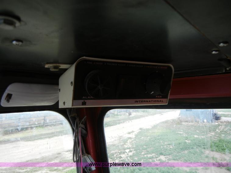 image for item 5128 International Harvester 1480 combine