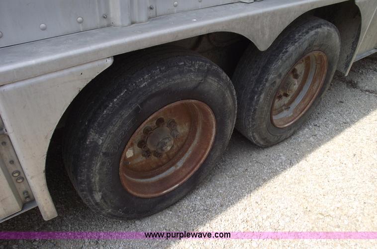 image for item 5383 1999 Wilson 830R 30' goose neck hog/stock trailer