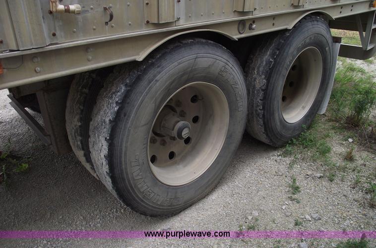 image for item 5439 2006 Barrett 53' double deck aluminum stock trailer