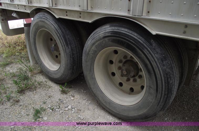 image for item 5440 2006 Barrett 53' double deck aluminum stock trailer