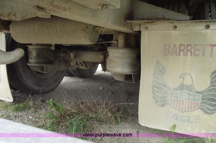 image for item 5440 2006 Barrett 53' double deck aluminum stock trailer