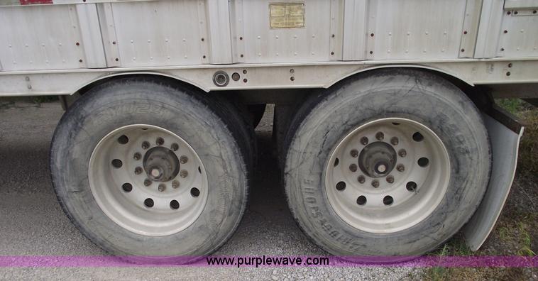 image for item 5440 2006 Barrett 53' double deck aluminum stock trailer