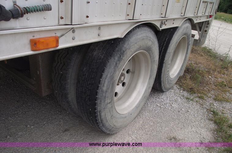 image for item 5440 2006 Barrett 53' double deck aluminum stock trailer