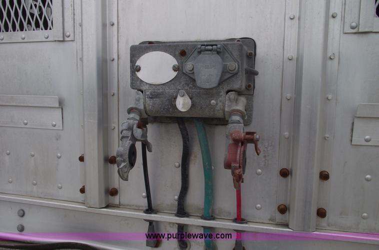 image for item 5440 2006 Barrett 53' double deck aluminum stock trailer