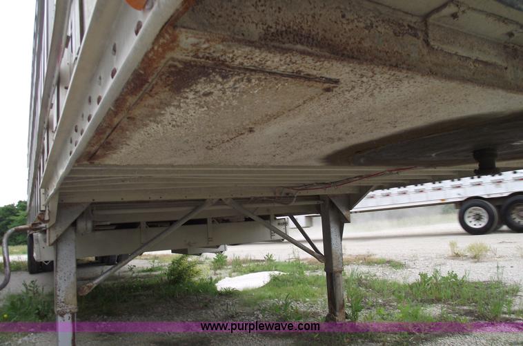 image for item 5440 2006 Barrett 53' double deck aluminum stock trailer