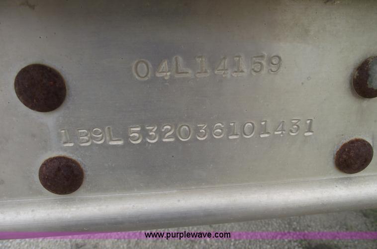 image for item 5440 2006 Barrett 53' double deck aluminum stock trailer