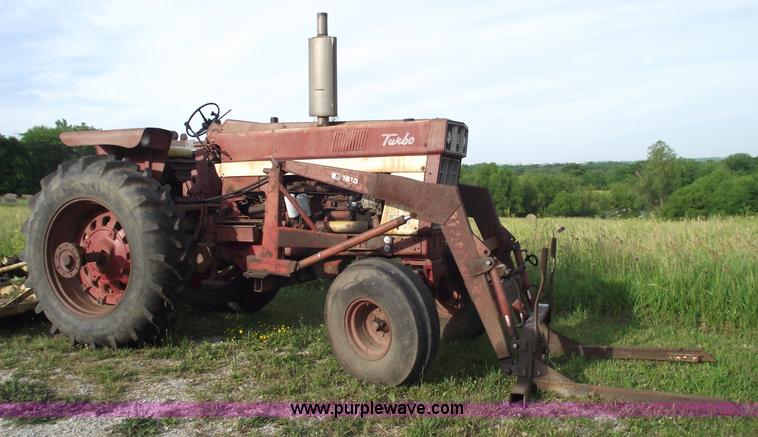 image for item 5444 1974 International Farmall 1066 tractor