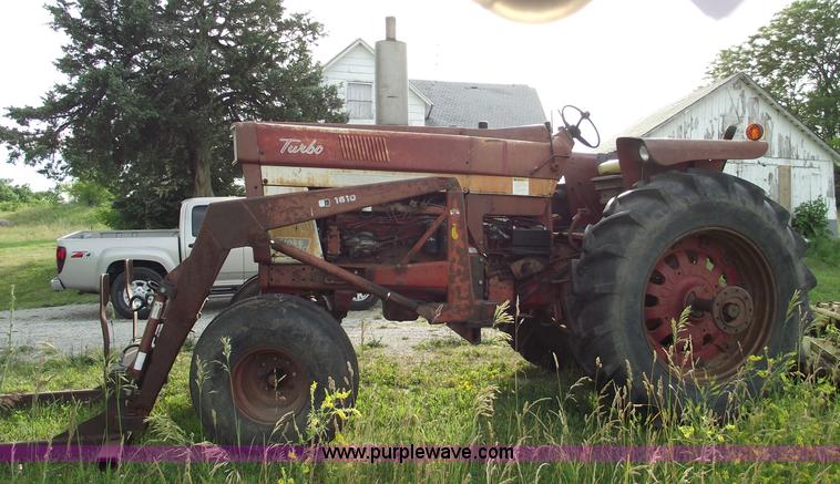 image for item 5444 1974 International Farmall 1066 tractor