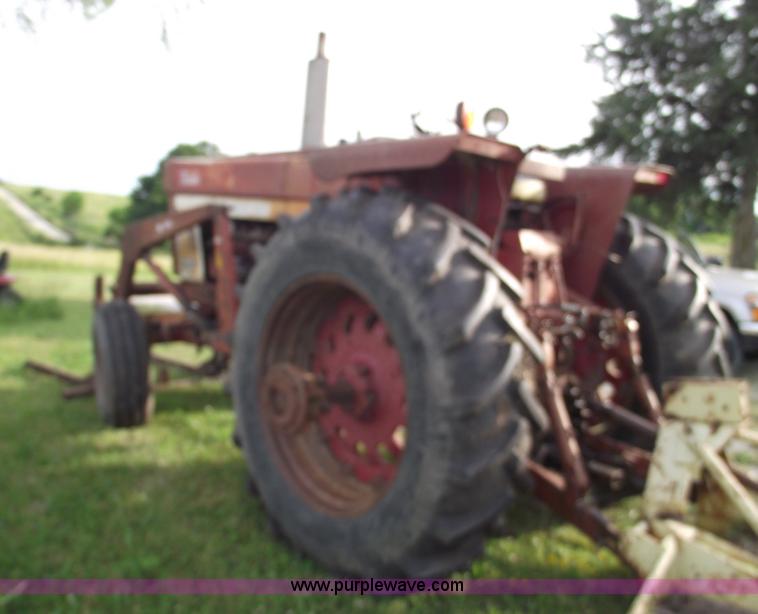 image for item 5444 1974 International Farmall 1066 tractor