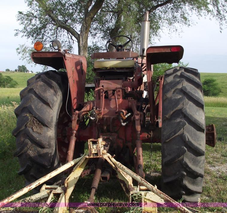 image for item 5444 1974 International Farmall 1066 tractor