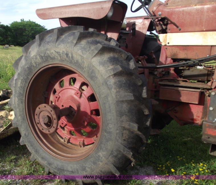 image for item 5444 1974 International Farmall 1066 tractor