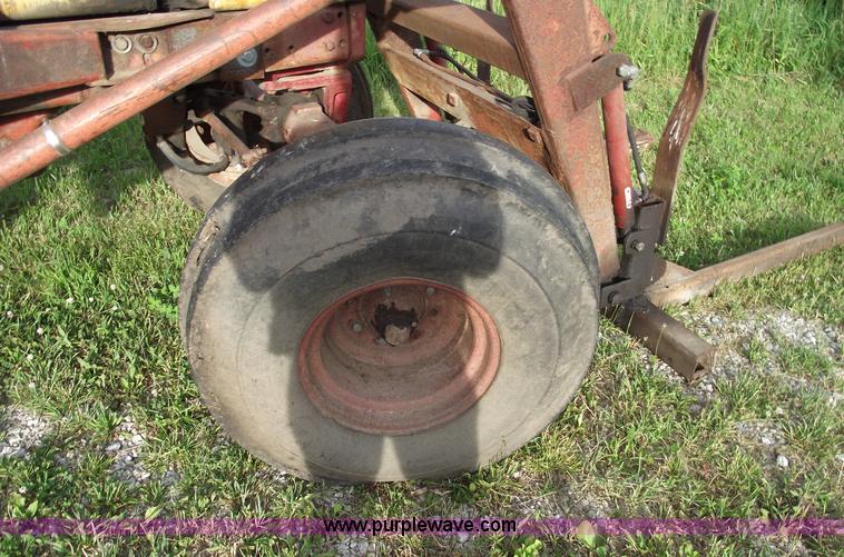 image for item 5444 1974 International Farmall 1066 tractor