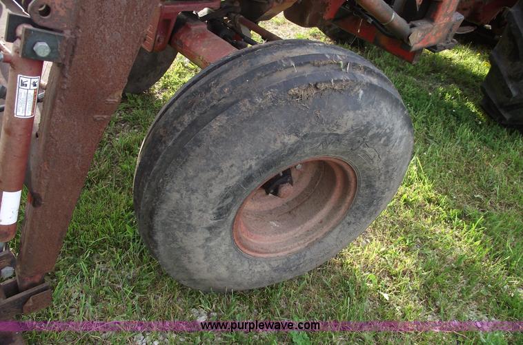 image for item 5444 1974 International Farmall 1066 tractor