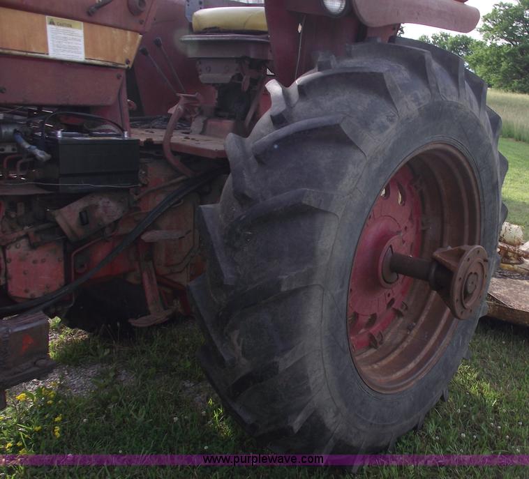 image for item 5444 1974 International Farmall 1066 tractor