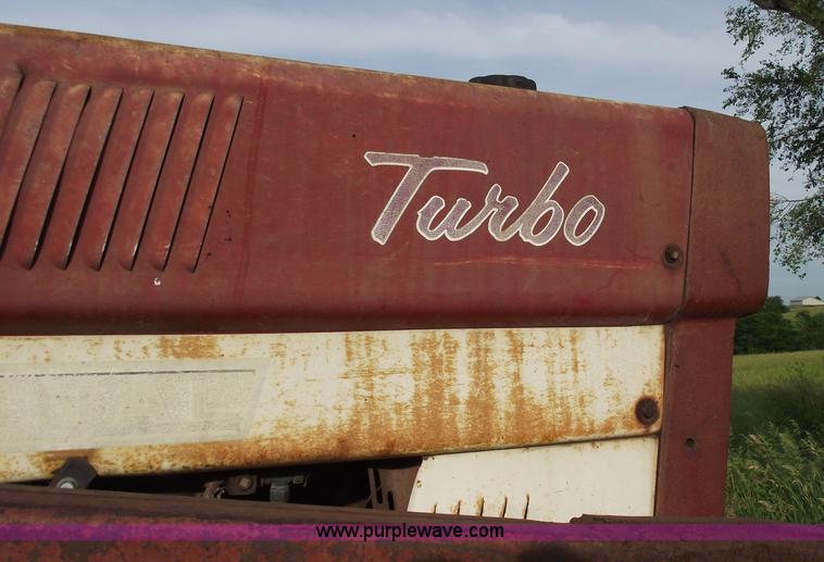 image for item 5444 1974 International Farmall 1066 tractor