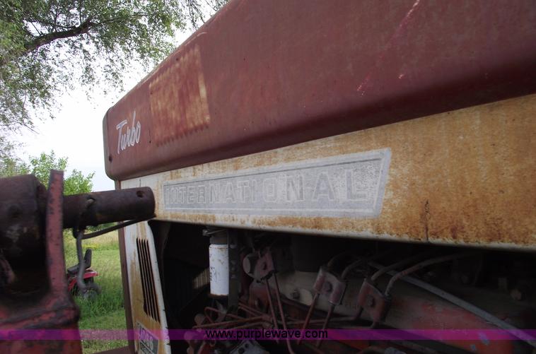 image for item 5444 1974 International Farmall 1066 tractor