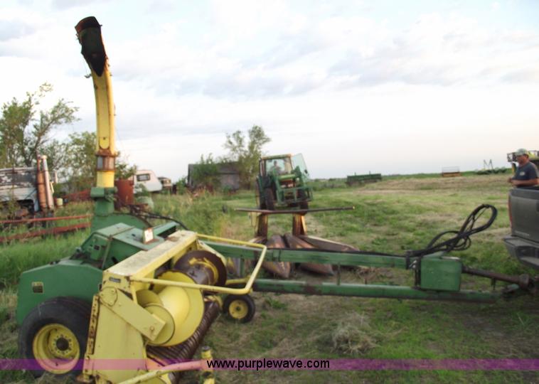 image for item 5446 1985 John Deere 3970 forage harvester