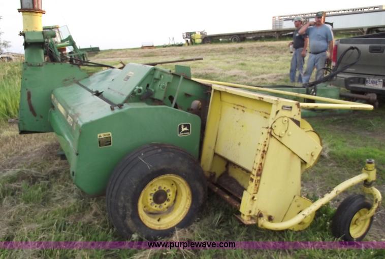 image for item 5446 1985 John Deere 3970 forage harvester