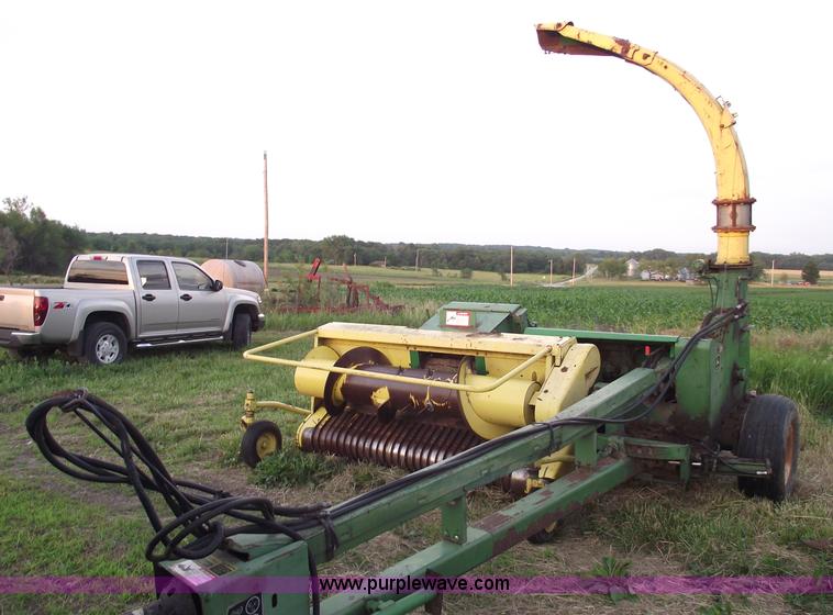 image for item 5446 1985 John Deere 3970 forage harvester