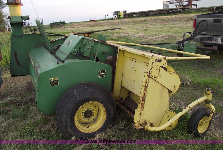 image for item 5446 1985 John Deere 3970 forage harvester