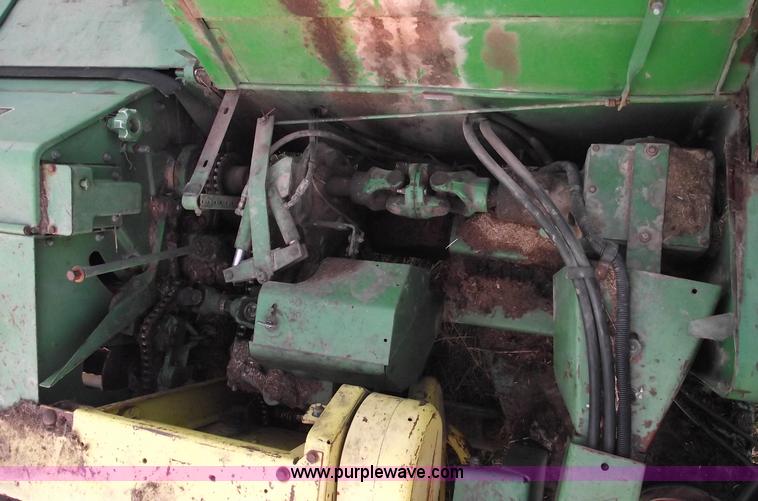 image for item 5446 1985 John Deere 3970 forage harvester