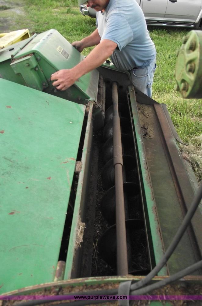 image for item 5446 1985 John Deere 3970 forage harvester