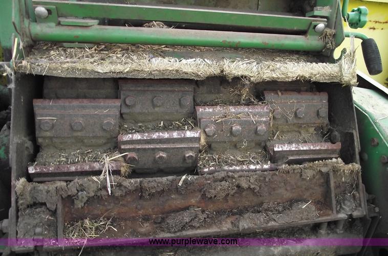 image for item 5446 1985 John Deere 3970 forage harvester