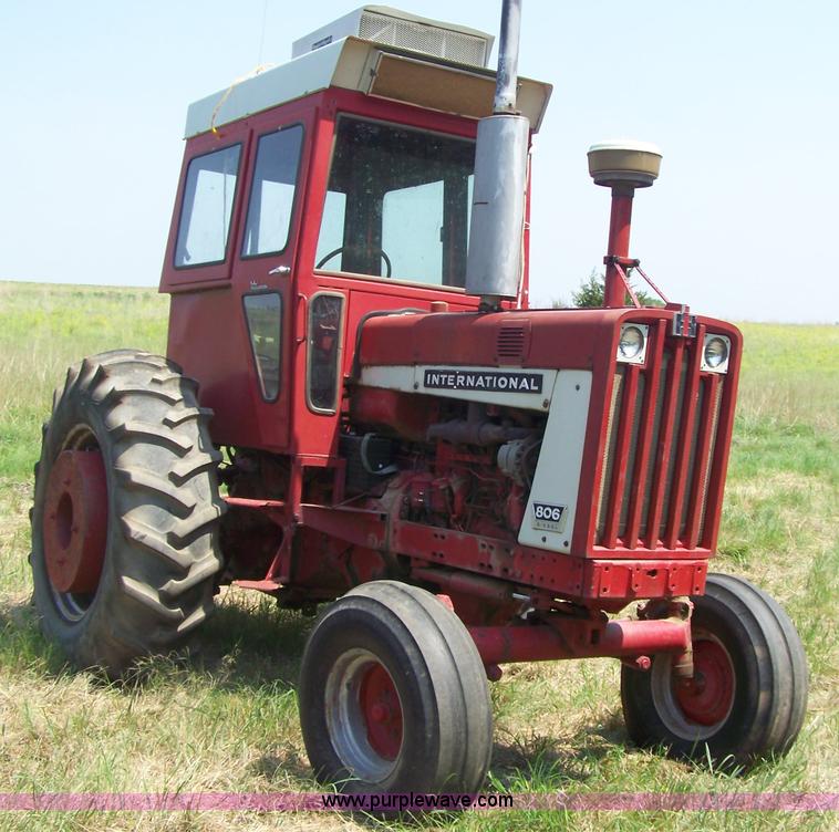image for item 7337 International 806 Diesel tractor