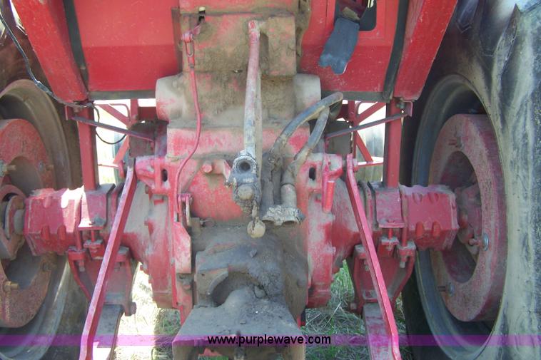 image for item 7337 International 806 Diesel tractor