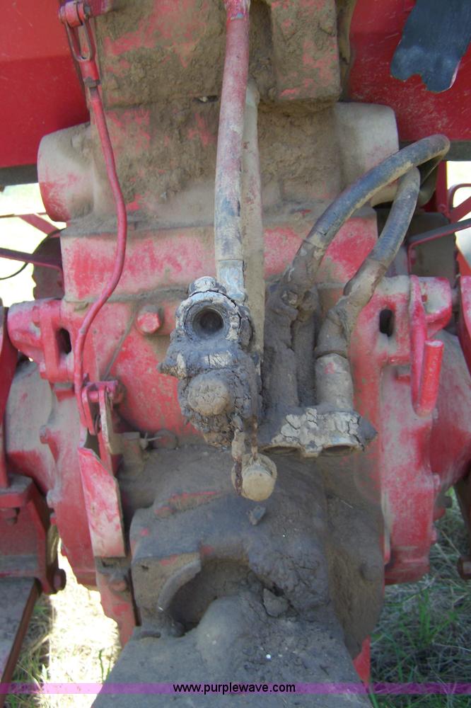 image for item 7337 International 806 Diesel tractor