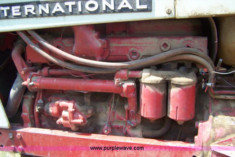 image for item 7337 International 806 Diesel tractor