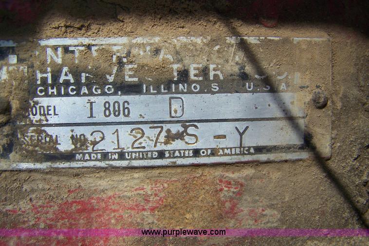 image for item 7337 International 806 Diesel tractor