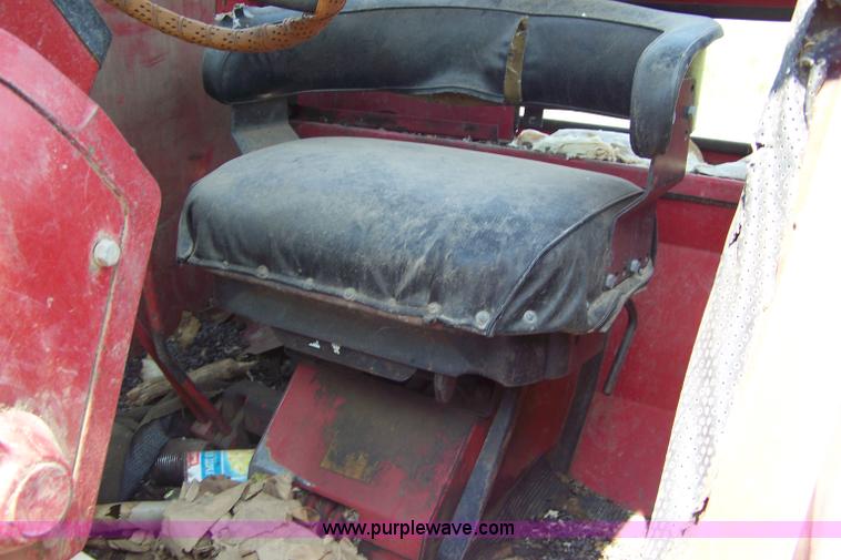 image for item 7337 International 806 Diesel tractor