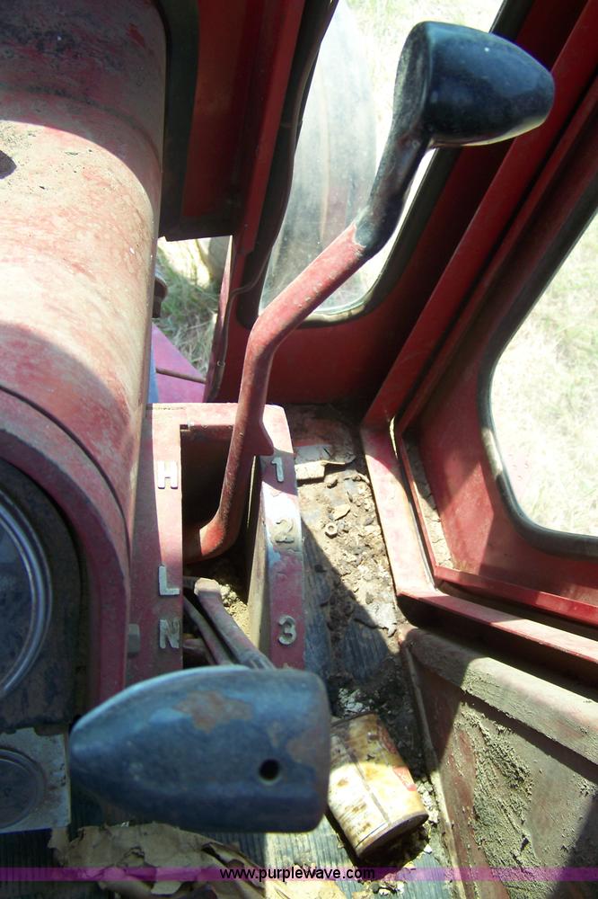 image for item 7337 International 806 Diesel tractor