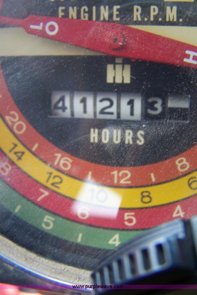 image for item 7337 International 806 Diesel tractor