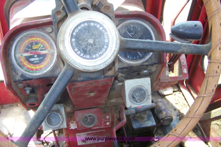 image for item 7337 International 806 Diesel tractor