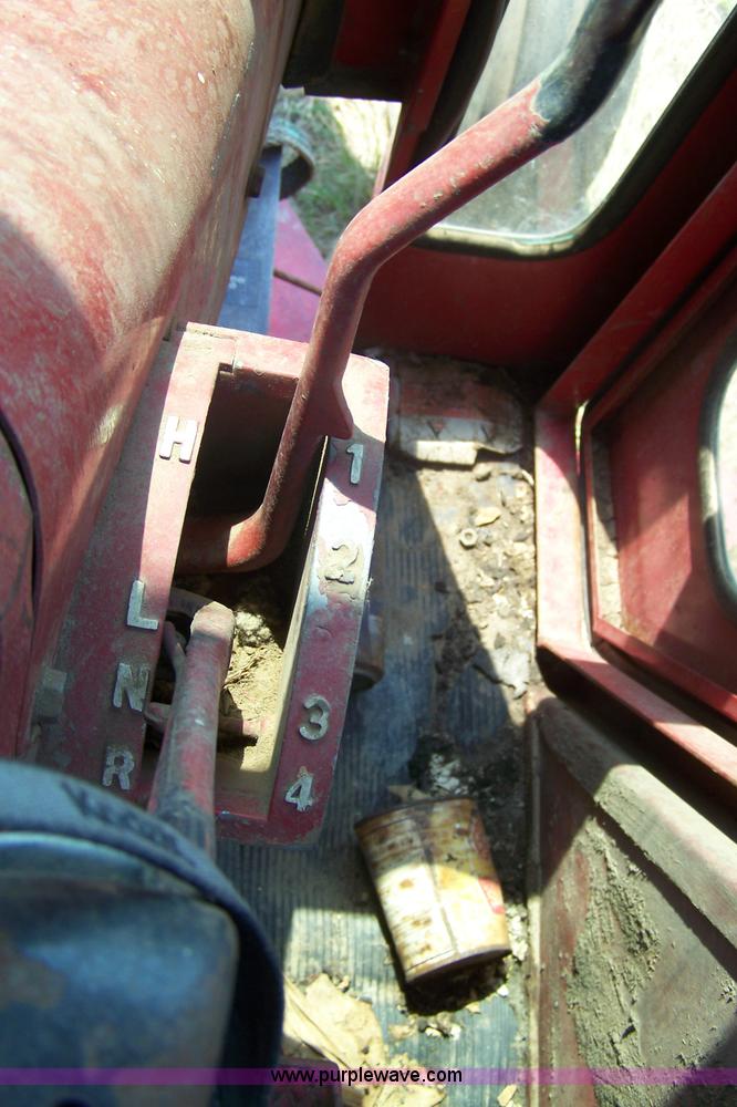 image for item 7337 International 806 Diesel tractor