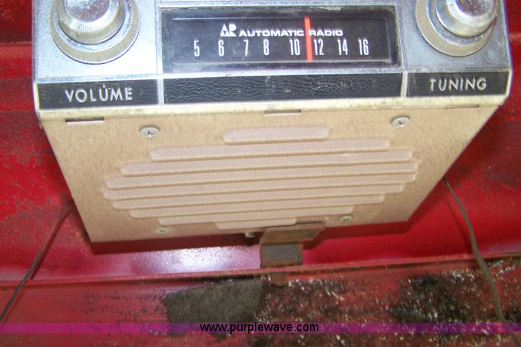 image for item 7337 International 806 Diesel tractor