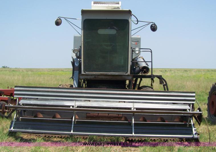 image for item 7338 Gleaner F combine